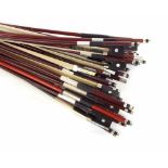 Large bundle of mainly contemporary full size and small violin bows