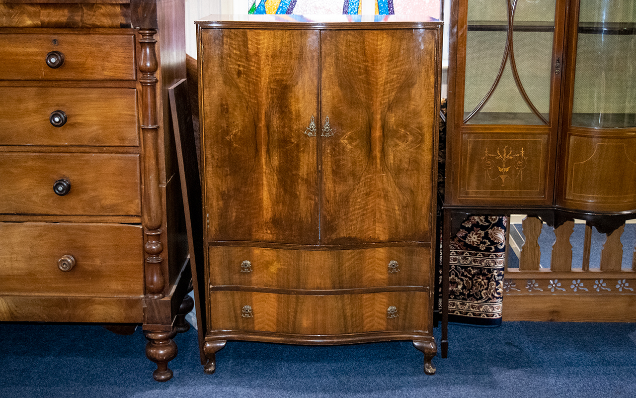 Beithcraft West Scotland Furniture Early-Mid 20th Century Linen Cabinet Serpentine front,