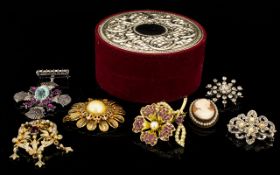 A Mixed Collection Of Vintage Costume Jewellery Seven items in total,