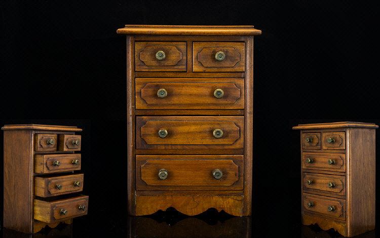 Georgian Style Good Quality - Handmade Oak Apprentice Piece Chest of Drawers. c.1900 - 1910.