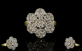 18ct Gold - Attractive Diamond Set Clust