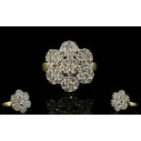 18ct Gold - Attractive Diamond Set Clust