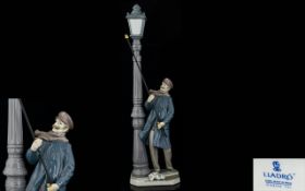 Lladro Tall Porcelain Figure 'Lamplighter' Model No. 5205.