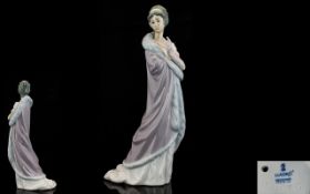 Lladro Porcelain Figure Elegant Ladies 'Milanese Lady' model no 5323. Issued 1985-1994. Height 10.