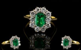 18ct Gold Superb Emerald and Diamond Set Cluster Ring - flower head setting.