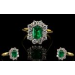 18ct Gold Superb Emerald and Diamond Set Cluster Ring - flower head setting.