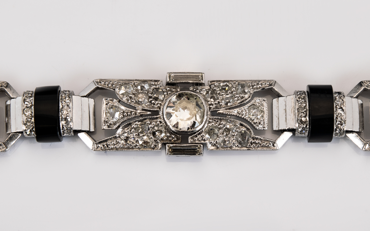Art Deco Period Superb Quality Platinum Diamond Set Bracelet of stunning appearance. - Image 2 of 2