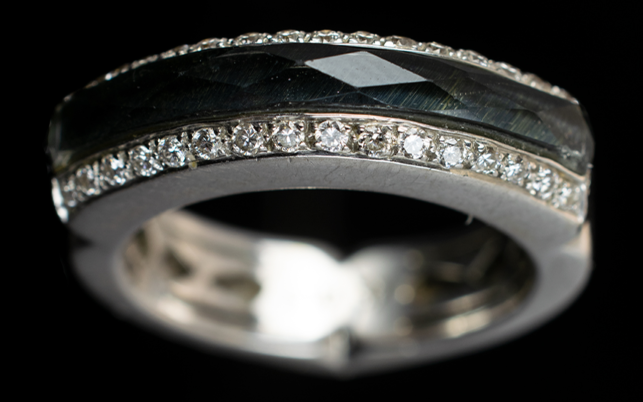 Stephen Webster Crystal Haze 18ct White Gold Diamond And Hematite Set Ring Fully hallmarked, - Image 3 of 3