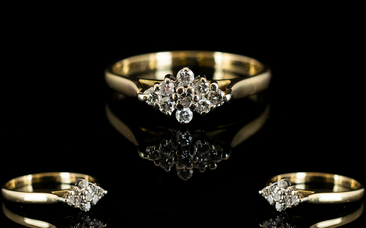 18ct Gold Attractive Diamond Set Dress Ring ' Star Burst ' Design. Hallmarked Rubbed.