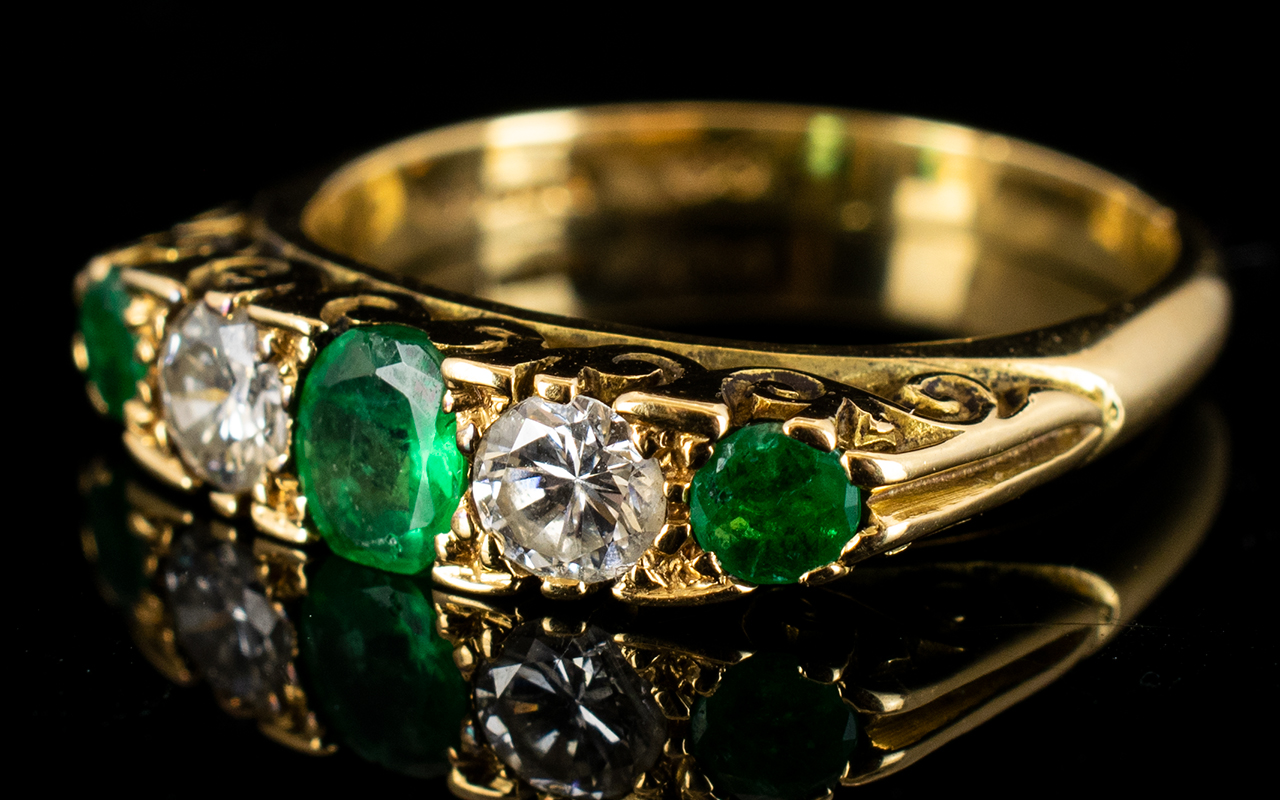 18ct Emerald And Diamond Ring Alternatin - Image 2 of 2