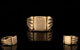 Gents Large 9ct Gold Signet Ring with Fluted Shoulders. Marked 9ct.