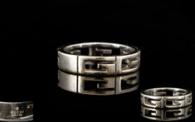 Gucci 18ct White Gold Ring Fully hallmarked 750, ring size N-O,