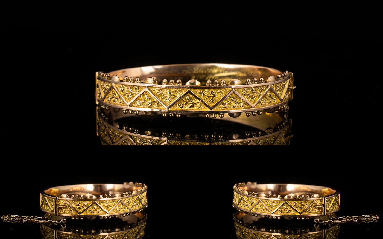 Antique Period Wonderful Quality Ornate 9ct Gold Hinged Bangle with Attached Safety Chain. - Image 3 of 3