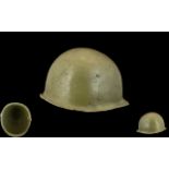 WW2 AMERICAN HELMET WITH CHINSTRAP. Original, please see image.