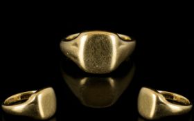 Gents 9ct Gold Signet Ring heavy construction. Full hallmark for 9ct. Ring size S-T. 9.2 grams.