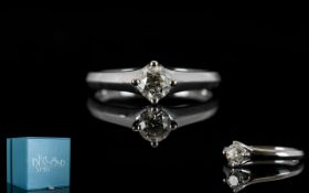 18ct White Gold Diamond Set Ring - very