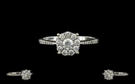 18ct White Gold - Attractive Diamond Set Cluster Ring. Fully Hallmarked for 750 - 18ct.