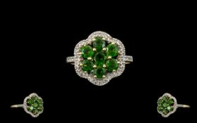 Ladies 9ct Gold Attractive Green Stone and Diamond Set Cluster Ring, Flower head Setting.