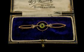 Victorian Period 9ct Gold Peridot Set Brooch, Marked 9ct.