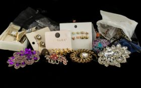 Box of Vintage & Contemporary Costume Jewellery.