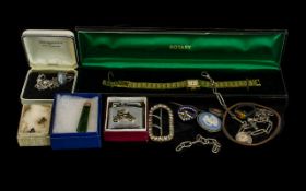 A Small Collection of Jewellery and Collectables to include a Wedgwood brooch and ring,