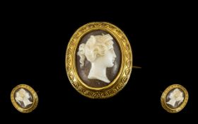 Victorian Period Fine Quality 18ct Gold Oval Shaped Raised Cameo Pendant / Brooch, Button Size,
