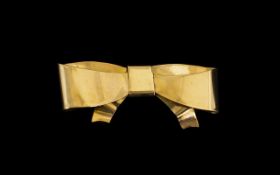 Ladies - Attractive 9ct Gold ' Ribbon ' Brooch of Pleasing Form, High Polish Finish,