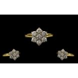 18ct Gold - Attractive Diamond Set Clust