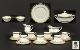 Paragon Dinner service. Paragon Kensington dinner service, large amount, dinner plates, turines,