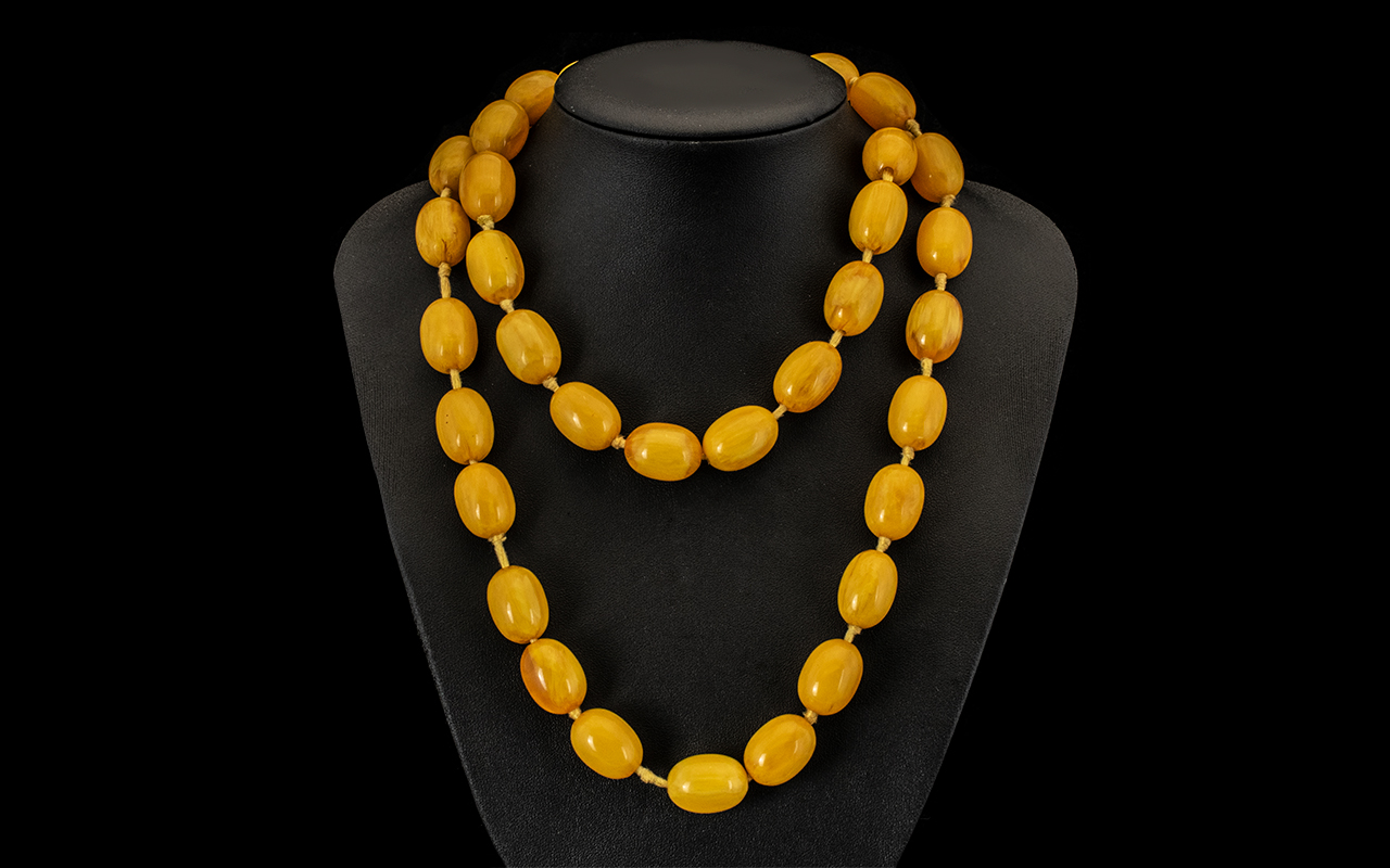 Early 20th Century Superb Quality Butterscotch Amber Bakelite Beaded Necklace of wonderful colour