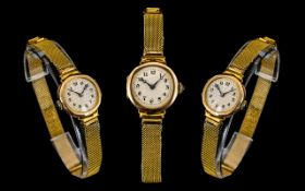 1930's Attractive Ladies 9ct Gold Cased Mechanical Wrist Watch 15 jewels.