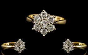 18ct Yellow Gold Attractive Diamond Set Cluster Ring - Flowerhead setting, marked 18ct - 750.