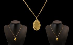 14ct Gold - Oval Shaped Hinged Locket wi