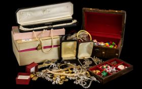 Large Collection of Vintage & Contemporary Costume Jewellery. Includes: Single and double strand