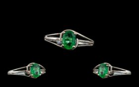 9ct White Gold - Siberian Emerald Single Stone Set Ring - Claw set single oval cut Siberian