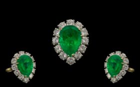18ct White Gold Stunning Pear Shaped Emerald & Diamond Set Dress Ring. Full hallmark for 750. The