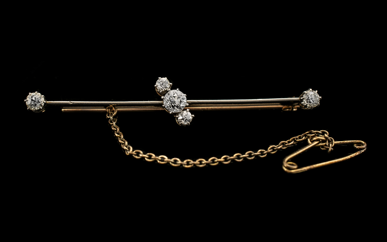 Art Deco Period Excellent Quality 18ct Gold and Platinum Diamond Set Bar Brooch