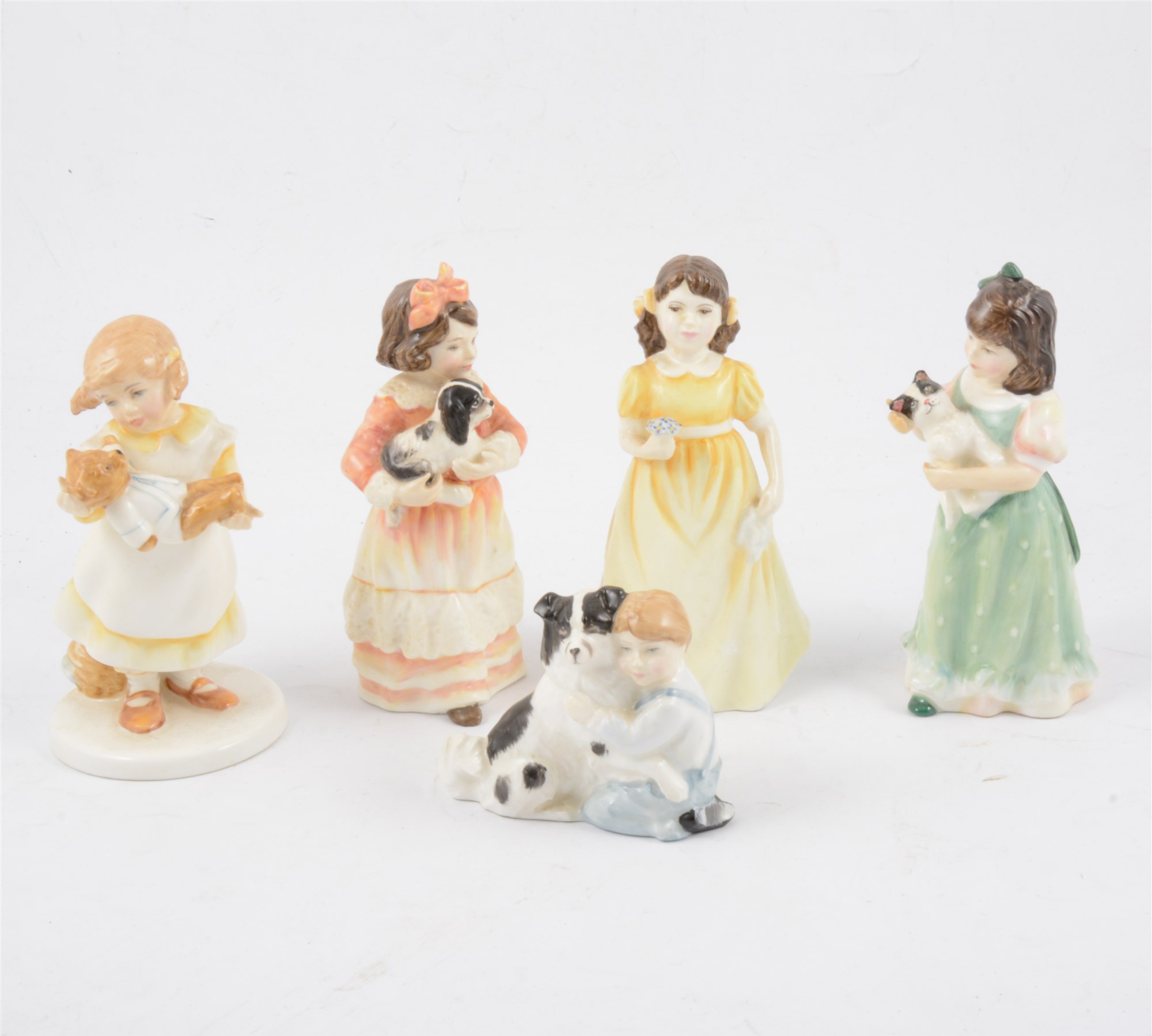 A collection of mixed Royal Doulton figurines (12)