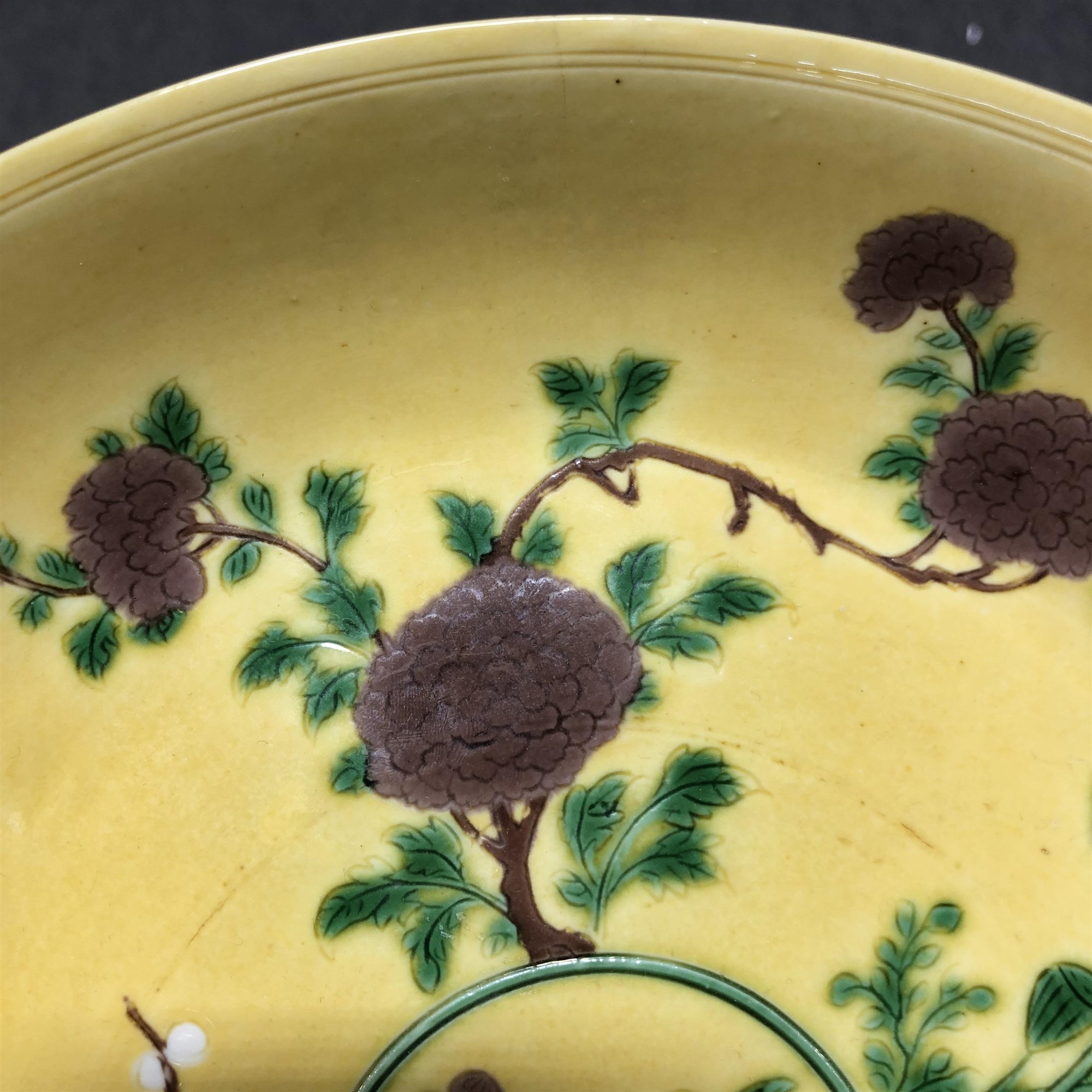 Chinese yellow ground circular dish, bearing... - Bild 5 aus 7