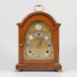 Elliott mahogany cased bracket clock. gilt dial signed Beards of Cheltenham, movement striking on a