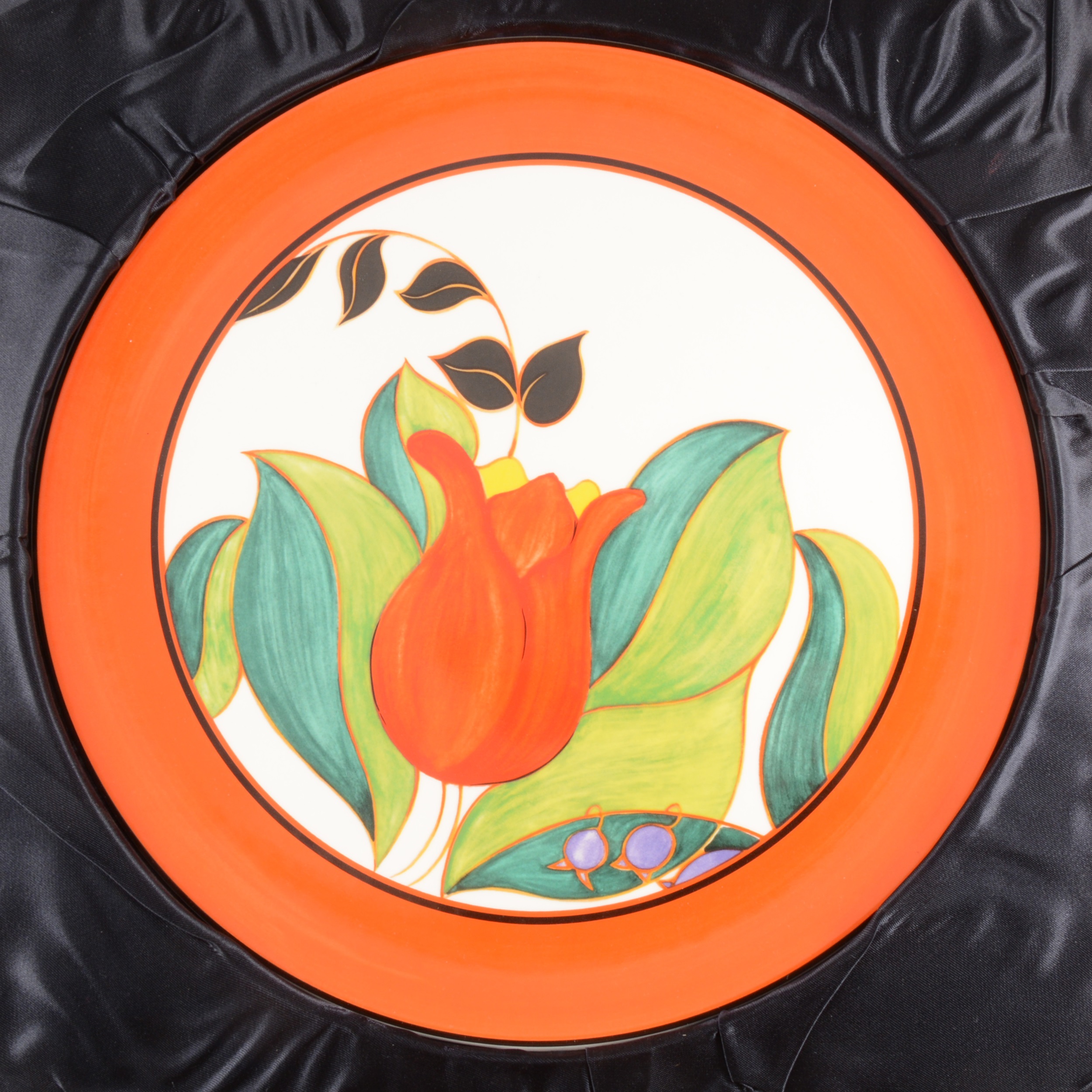 A limited edition Wedgwood Clarice Cliff 'Red Tulip' plate, 1000/1999.