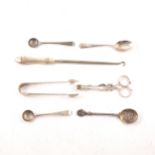 A quantity of small silver items