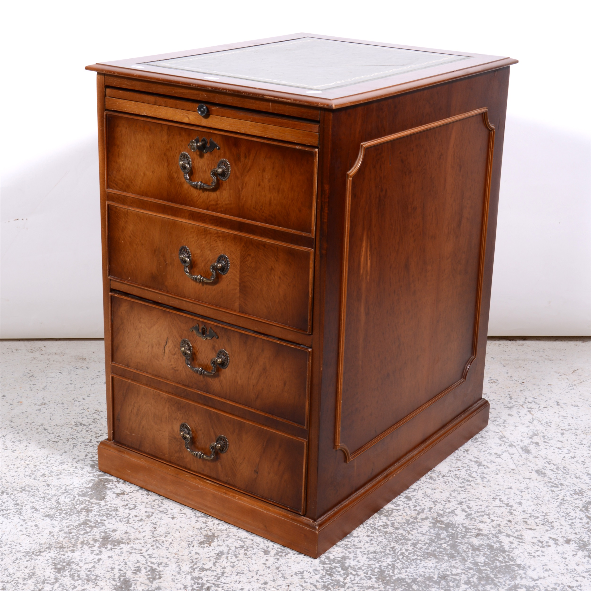 Reproduction walnut finish chest of drawers, etc - Image 3 of 4