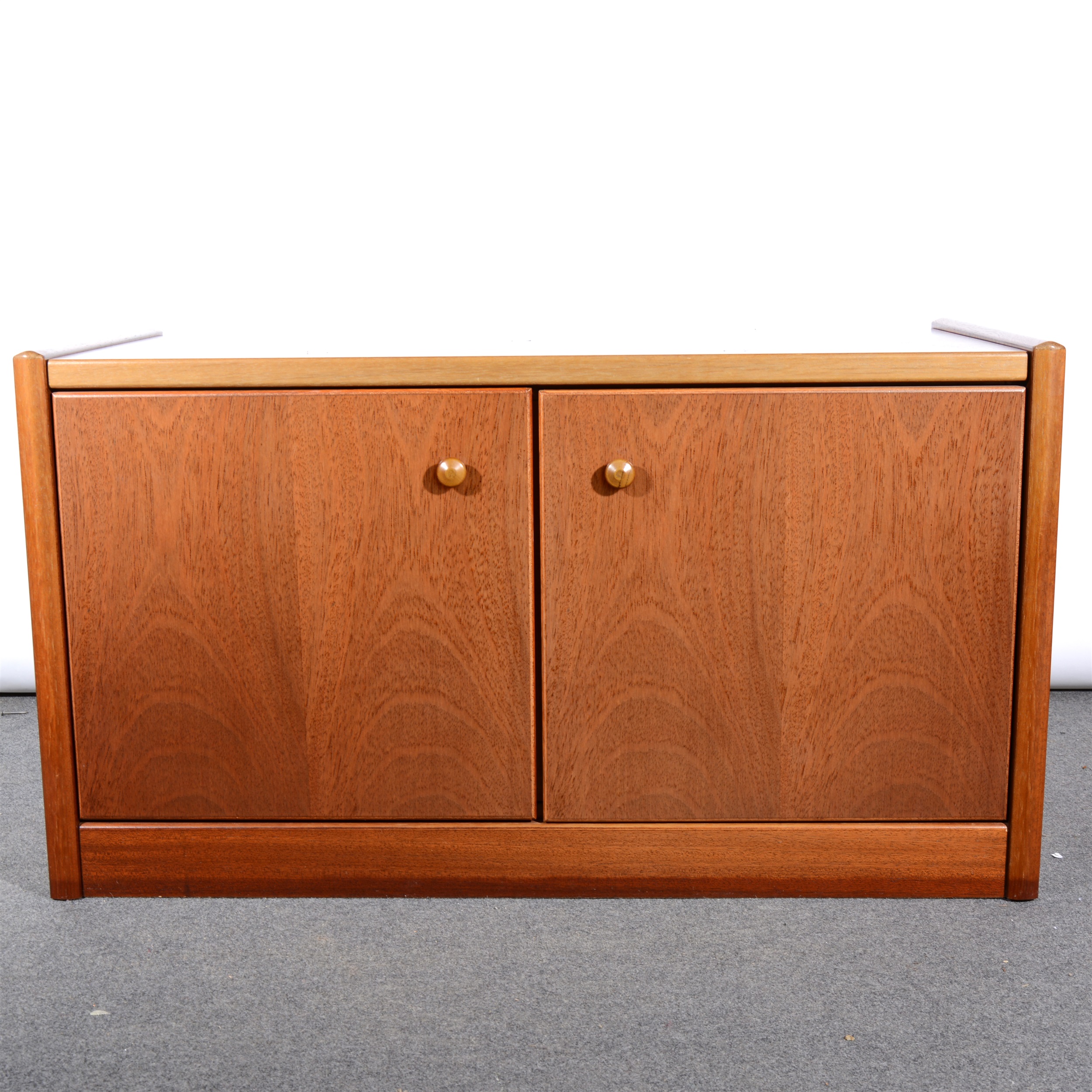 A Hulsta teak low-line sideboard, ... - Image 2 of 2