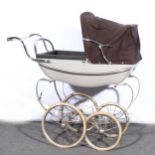 A vintage Silver Cross pram, length 95cm, width 40cm, hight 80cm with canopy and spoked wheels.