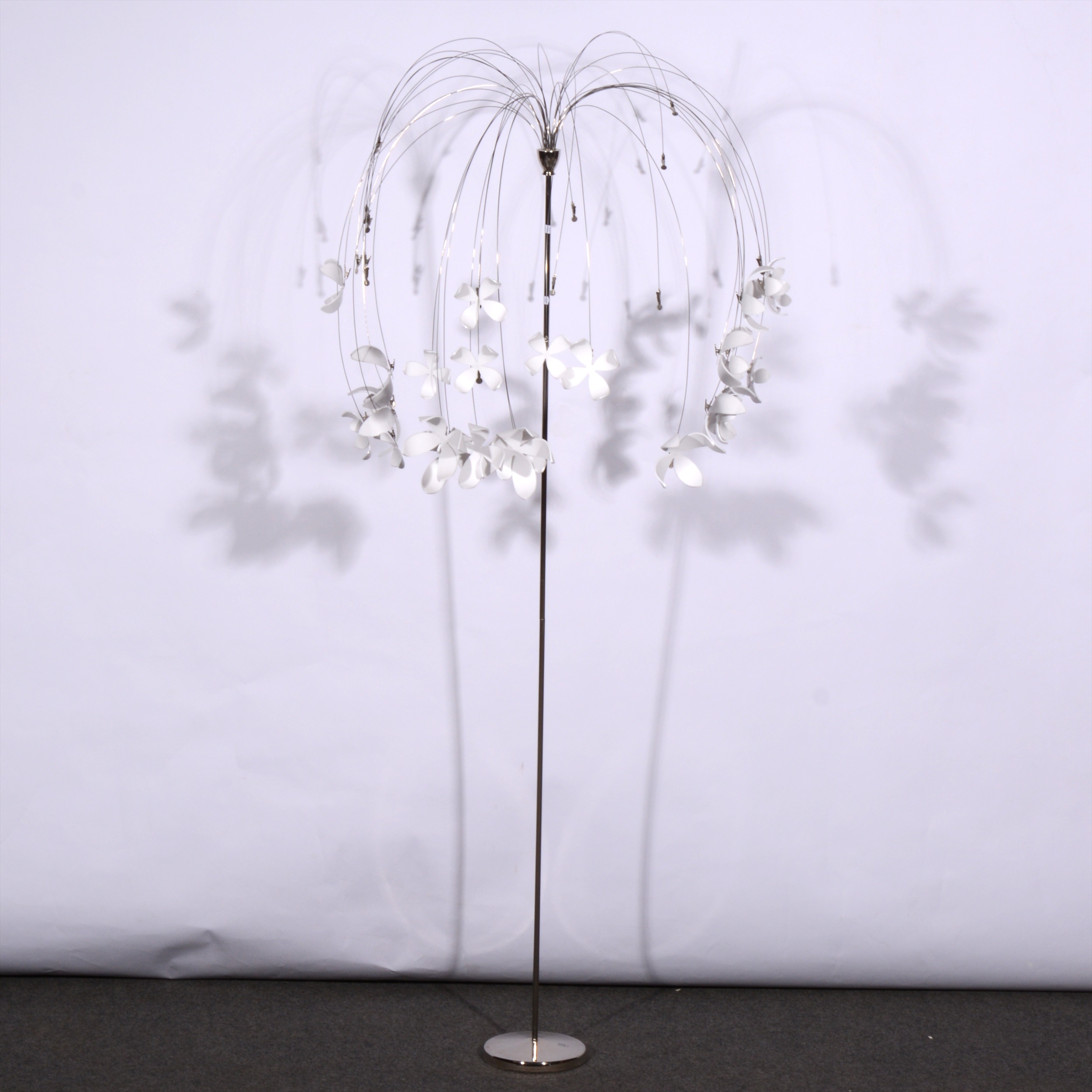 An Umbra petal standard decoration, 160cm. - Image 2 of 2