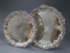 Two modern graduated silver salvers by Roberts & Belk, largest 30cm, 49 oz.