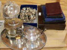 A quantity of mixed silver plate and cutlery