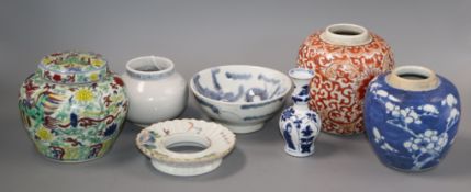 An 18th century miniature Chinese vase and some later ceramics (7)