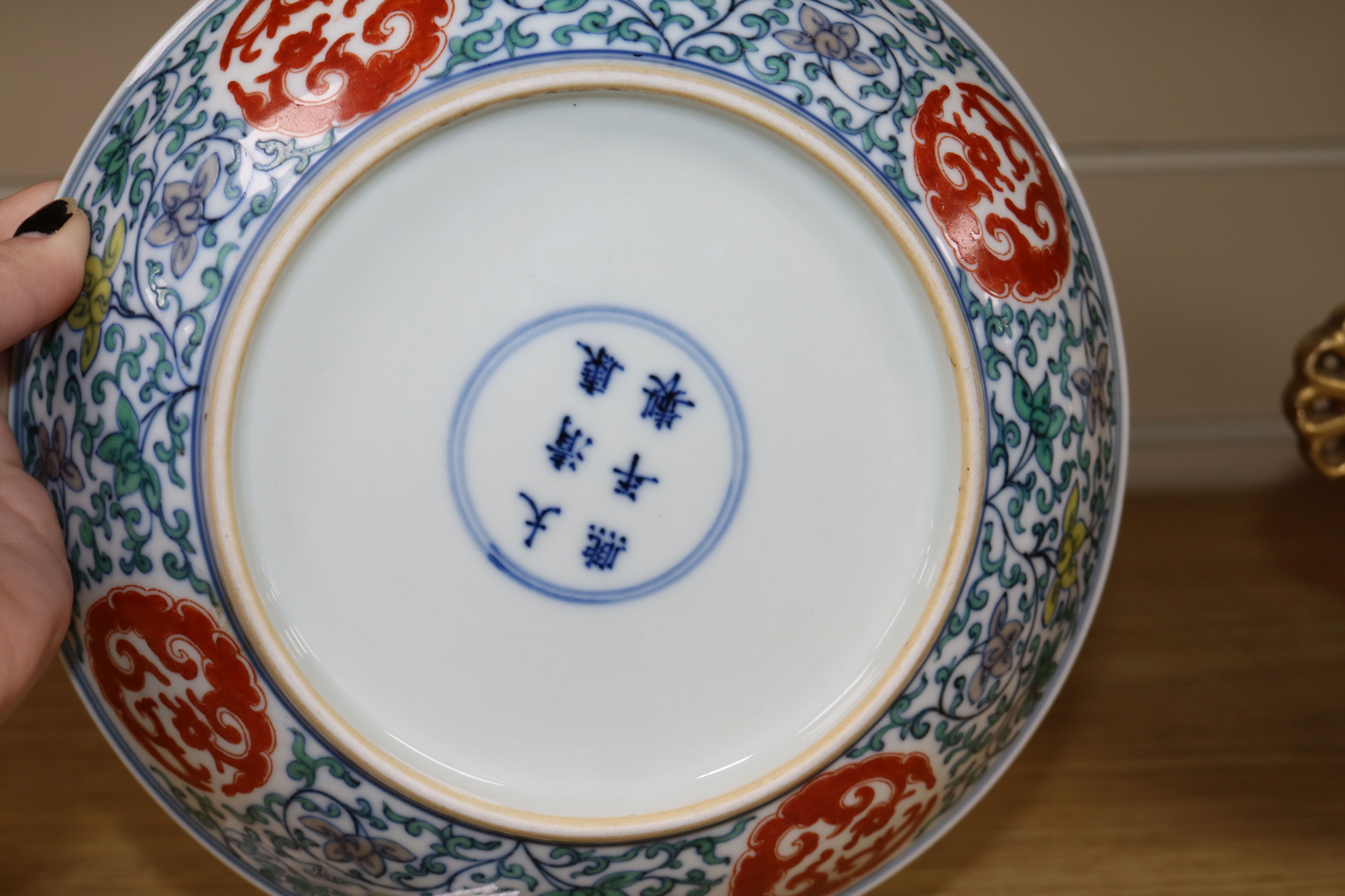 A Chinese enamelled doucai dish diameter 20.5cm - Image 4 of 4